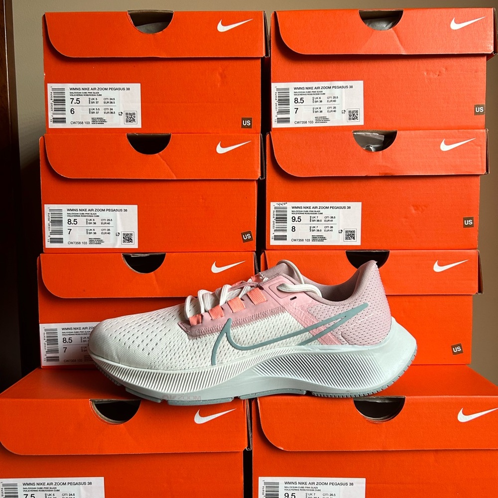 NIKE WOMENS AIR ZOOM PEGASUS 38 RUNNNING SHOES #CW7358 103 SIZE 8.5 - Picture 4 of 5